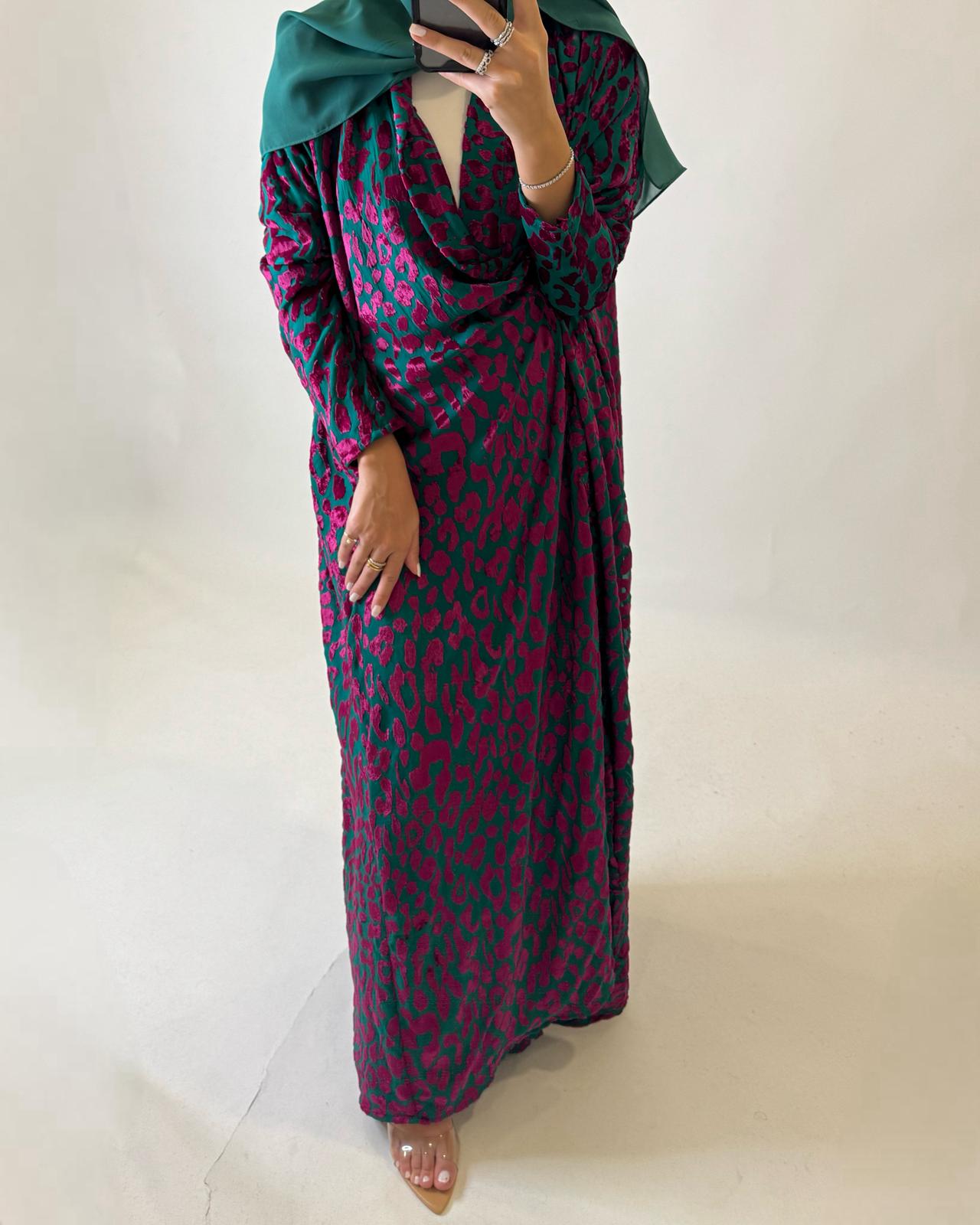 A486 - Green & Pink Leopard Pattern Velvet Abaya