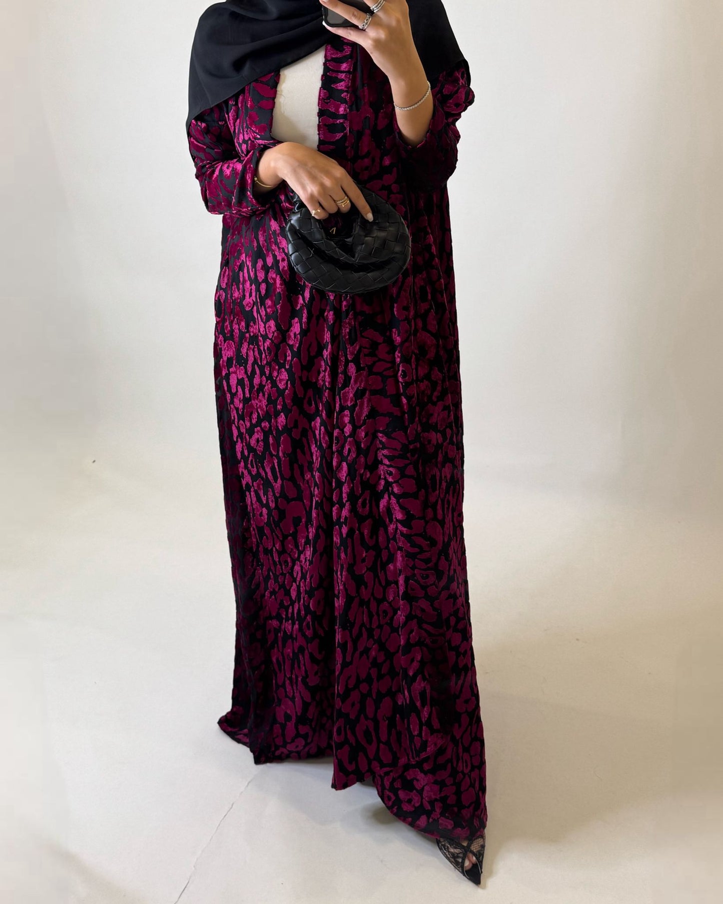 A485 - Black & Pink Leopard Pattern Velvet Abaya