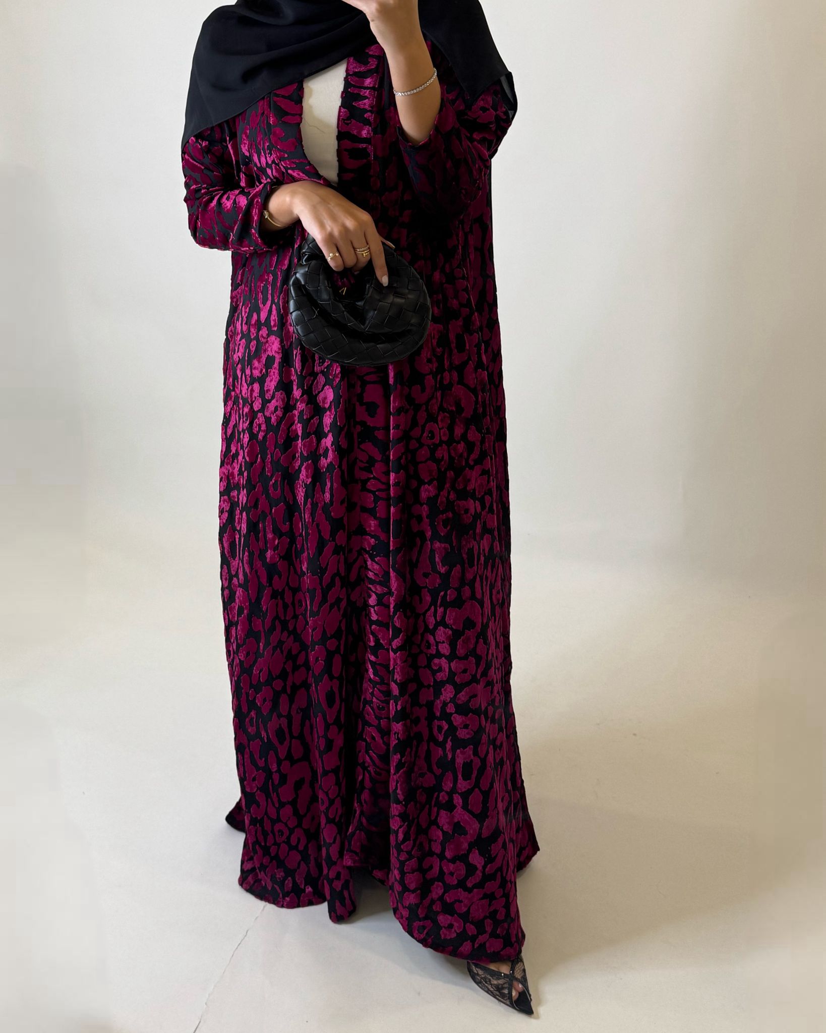 A485 - Black & Pink Leopard Pattern Velvet Abaya