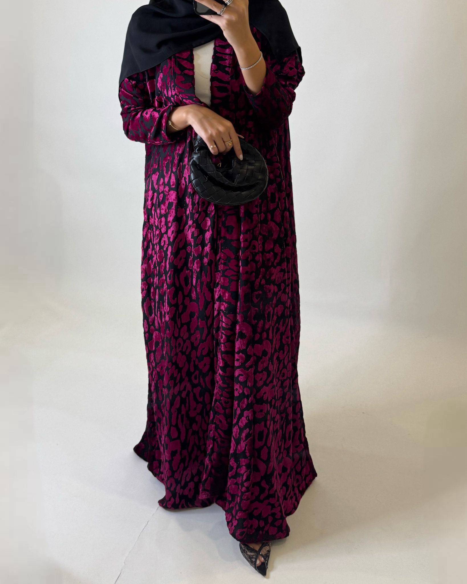 A485 - Black & Pink Leopard Pattern Velvet Abaya