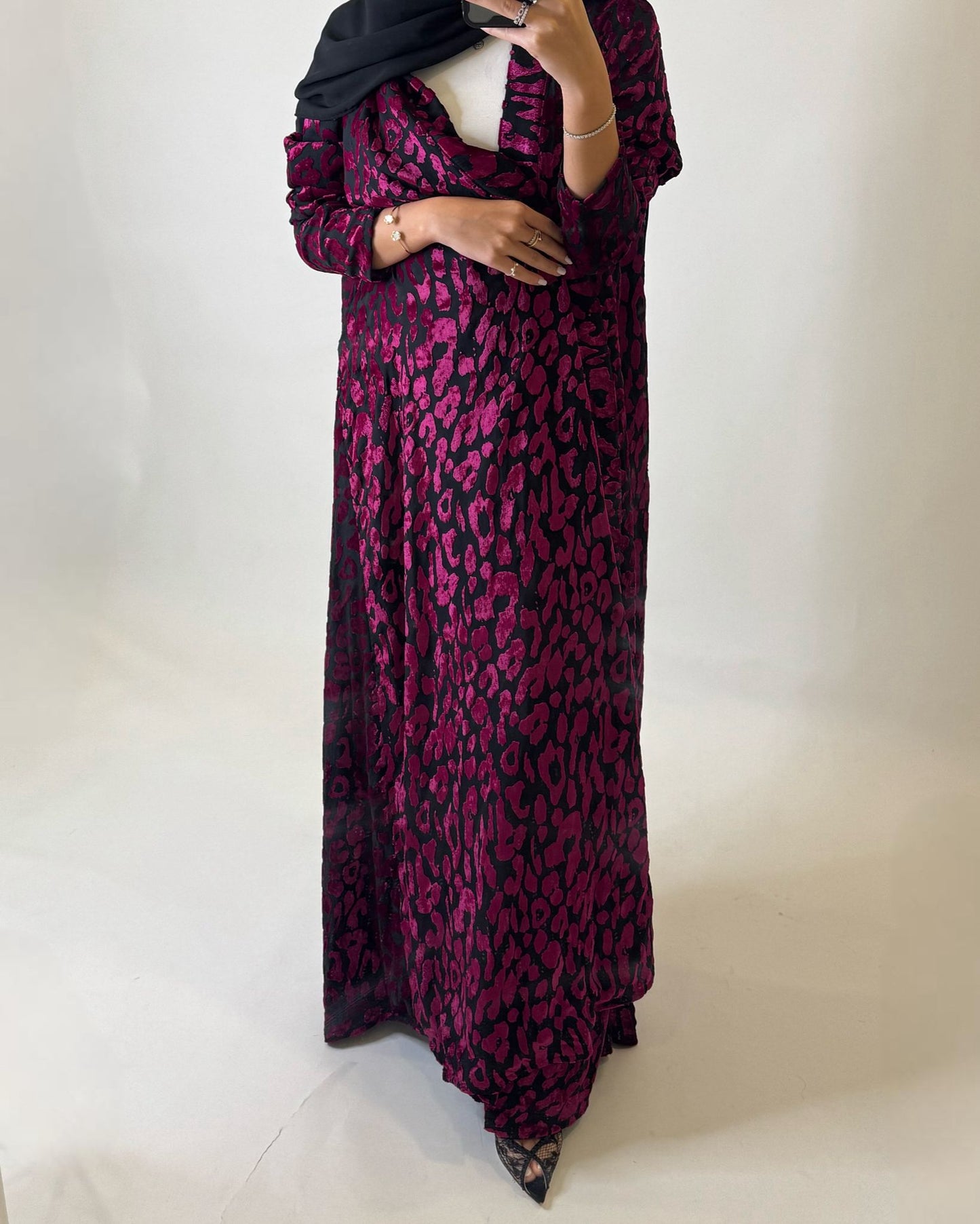 A485 - Black & Pink Leopard Pattern Velvet Abaya