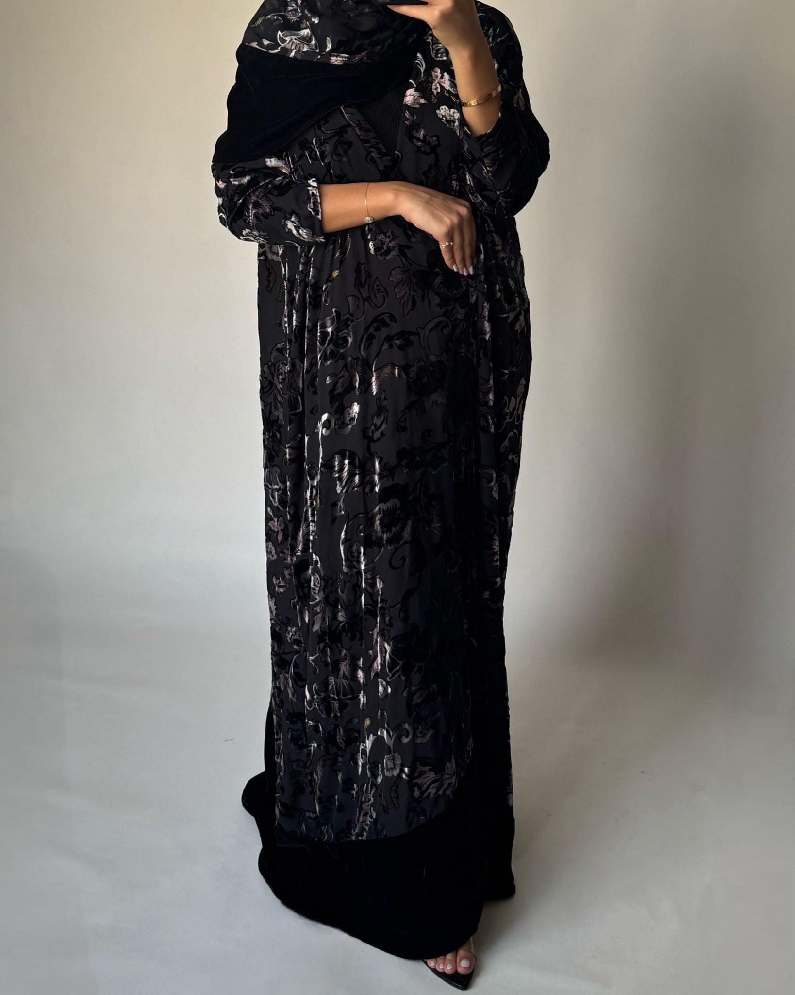 A500 - Black/ Beige Velvet Pattern Abaya & Matching Head Scarf