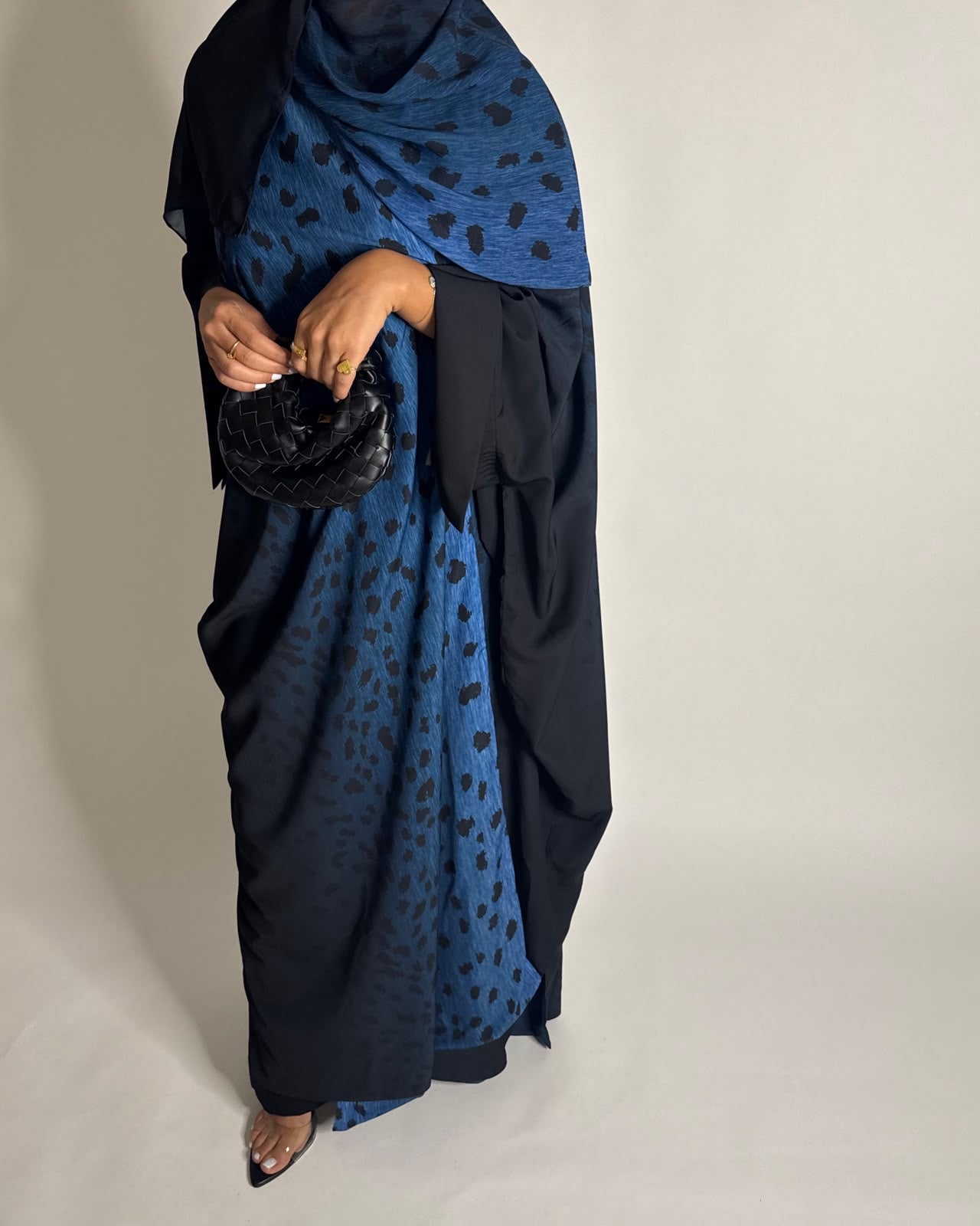 A670 - Blue/ Black Ombre Deer Pattern Bisht Cut Abaya with Matching Ombre Head Scarf