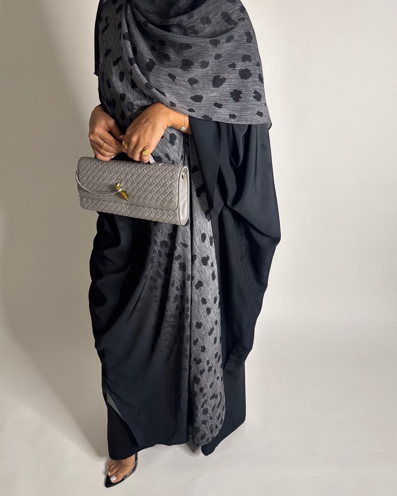 A671 - Gray/ Black Ombre Deer Pattern Bisht Cut Abaya with Matching Ombre Head Scarf