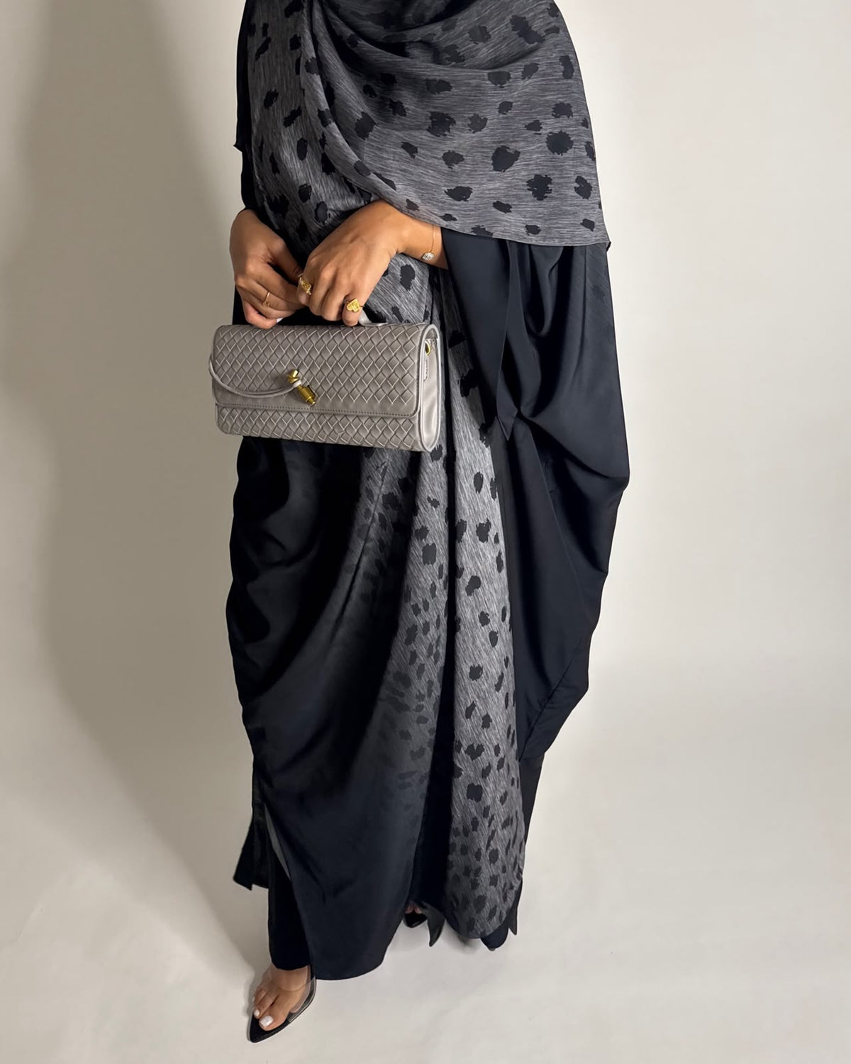 A671 - Gray/ Black Ombre Deer Pattern Bisht Cut Abaya with Matching Ombre Head Scarf