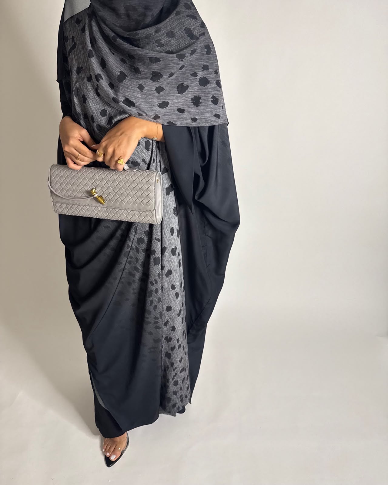 A671 - Gray/ Black Ombre Deer Pattern Bisht Cut Abaya with Matching Ombre Head Scarf