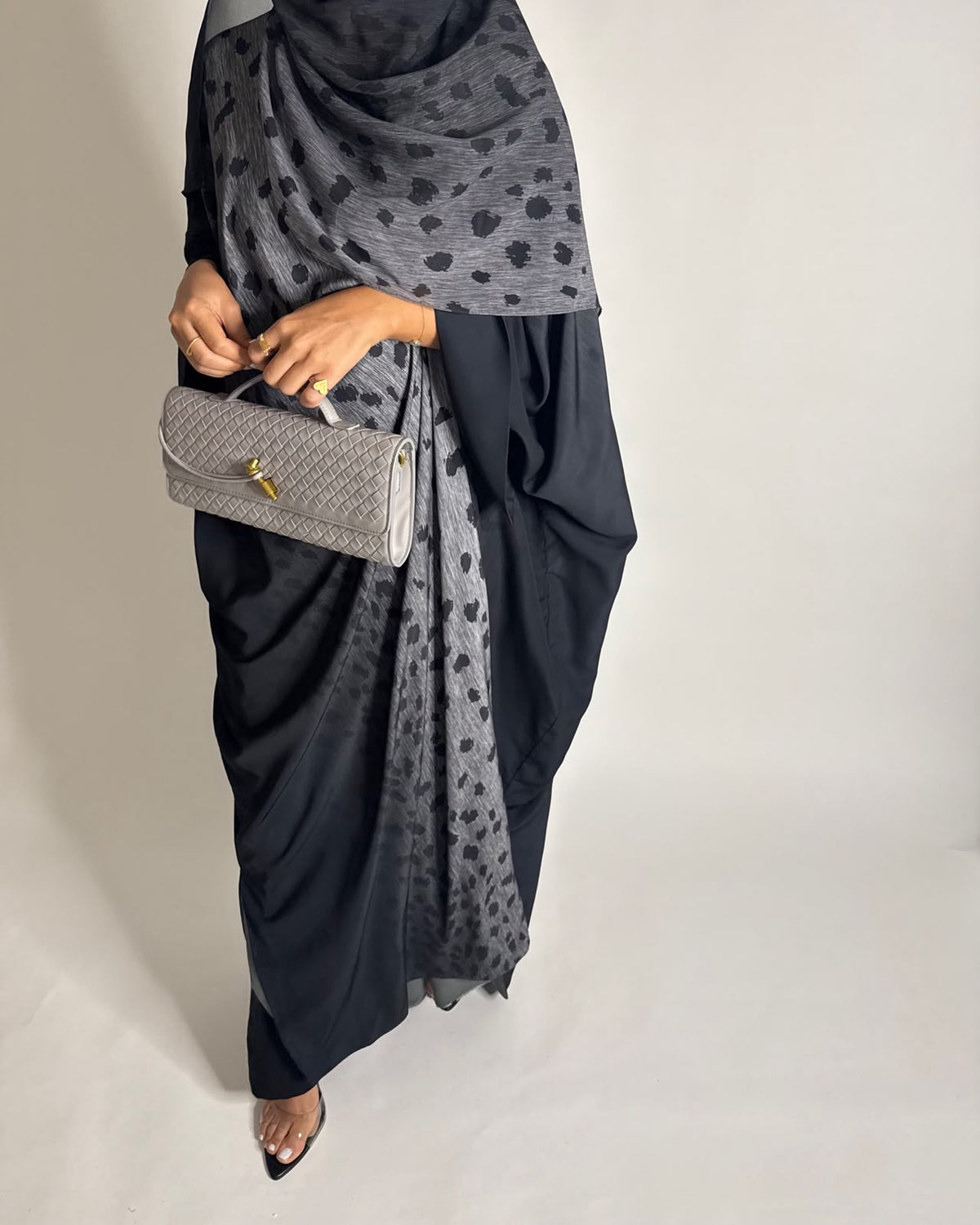 A671 - Gray/ Black Ombre Deer Pattern Bisht Cut Abaya with Matching Ombre Head Scarf