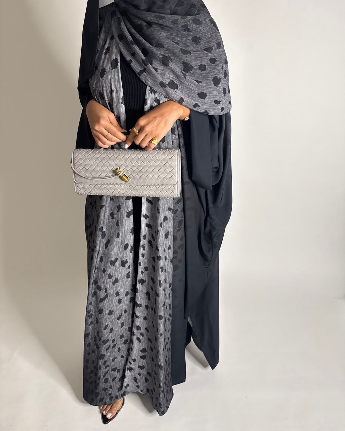 A671 - Gray/ Black Ombre Deer Pattern Bisht Cut Abaya with Matching Ombre Head Scarf