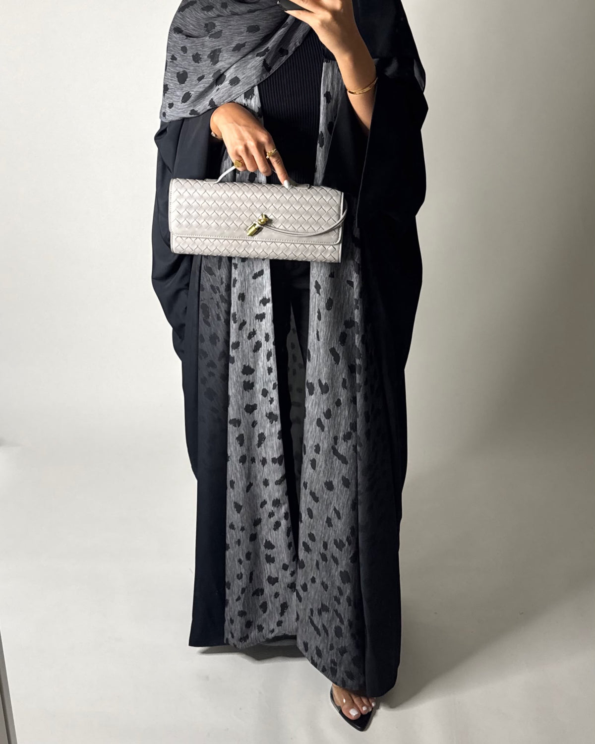 A671 - Gray/ Black Ombre Deer Pattern Bisht Cut Abaya with Matching Ombre Head Scarf
