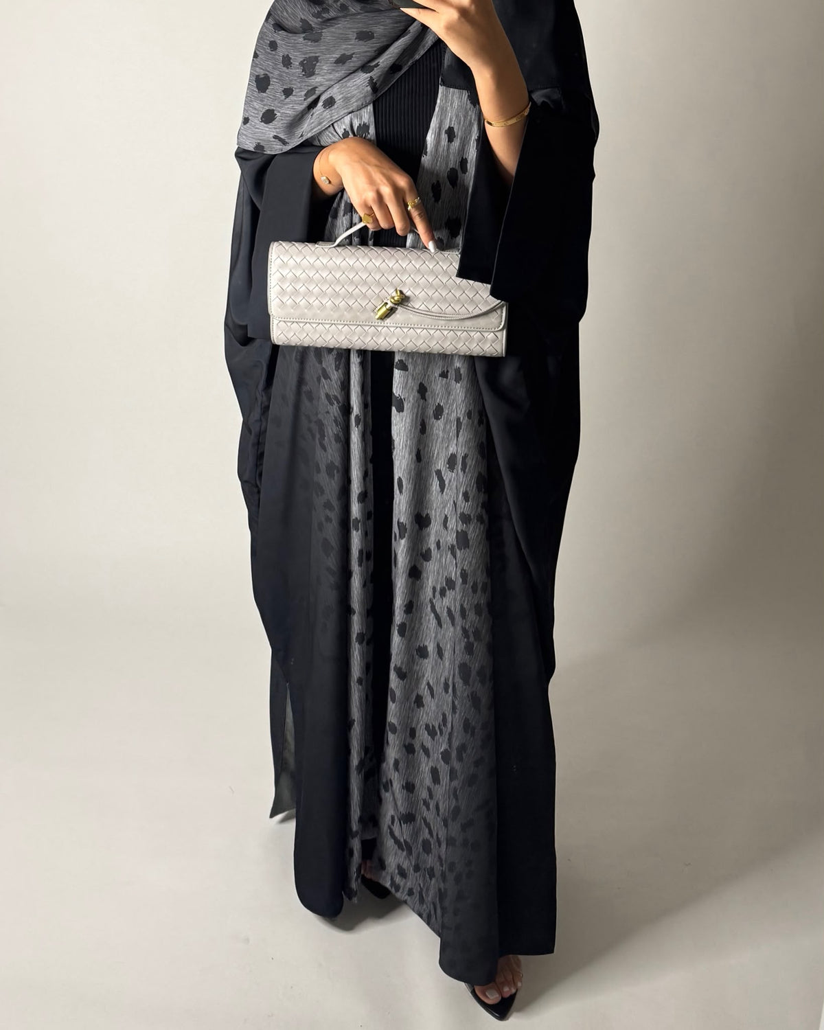 A671 - Gray/ Black Ombre Deer Pattern Bisht Cut Abaya with Matching Ombre Head Scarf