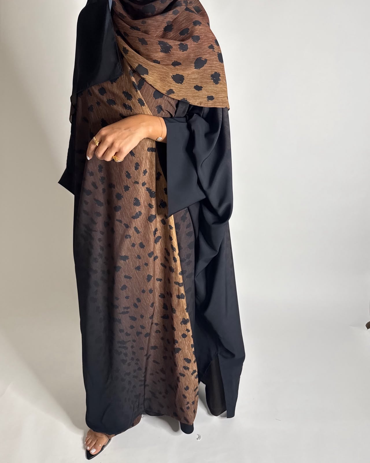 A669 - Brown/ Black Ombre Deer Pattern Bisht Cut Abaya with Matching Ombre Head Scarf