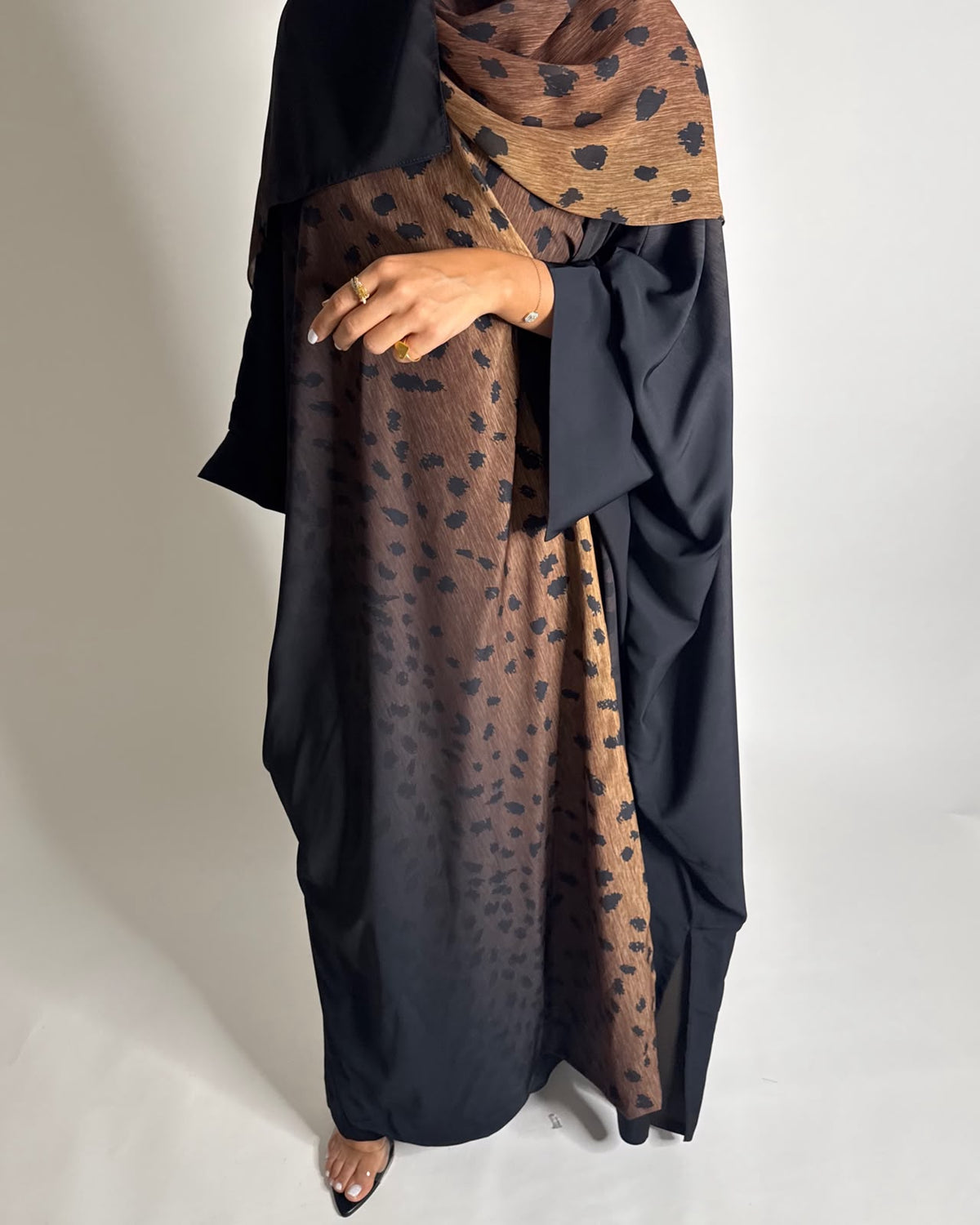 A669 - Brown/ Black Ombre Deer Pattern Bisht Cut Abaya with Matching Ombre Head Scarf