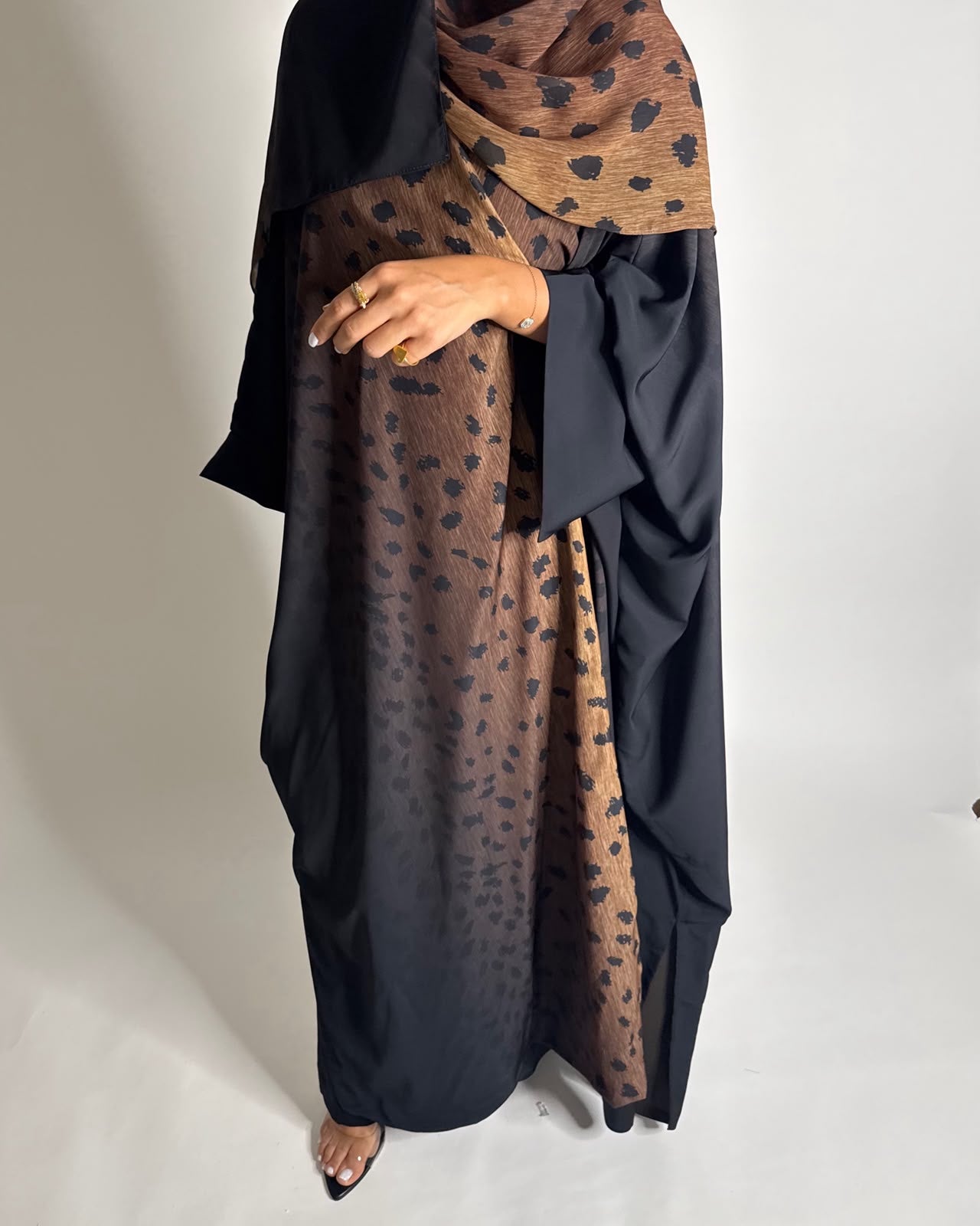 A669 - Brown/ Black Ombre Deer Pattern Bisht Cut Abaya with Matching Ombre Head Scarf