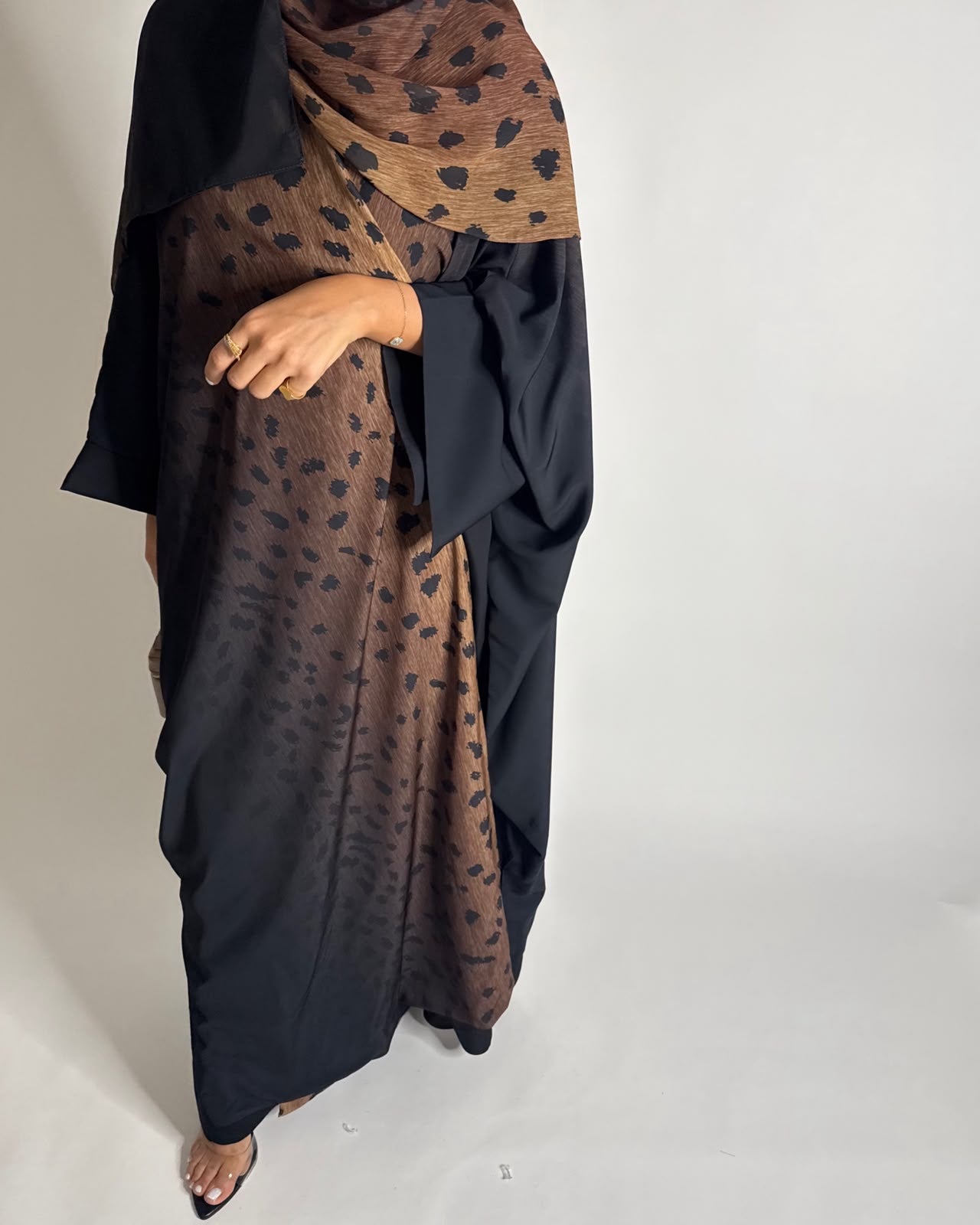 A669 - Brown/ Black Ombre Deer Pattern Bisht Cut Abaya with Matching Ombre Head Scarf
