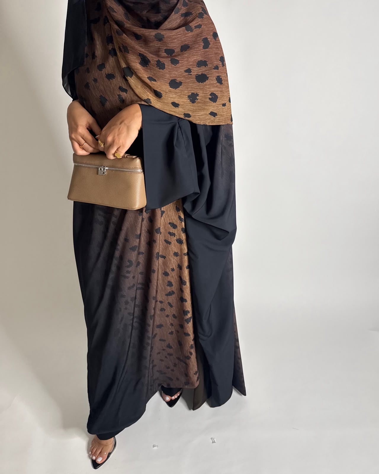 A669 - Brown/ Black Ombre Deer Pattern Bisht Cut Abaya with Matching Ombre Head Scarf