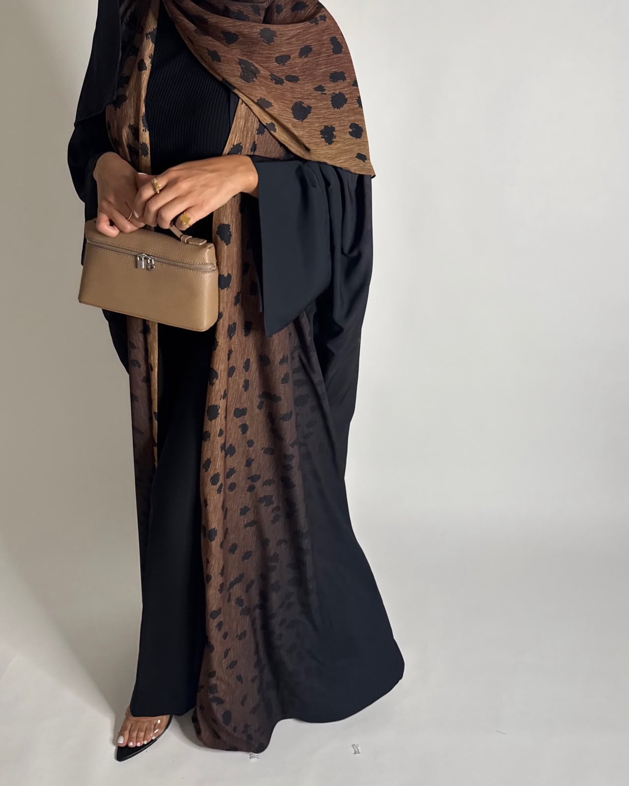 A669 - Brown/ Black Ombre Deer Pattern Bisht Cut Abaya with Matching Ombre Head Scarf