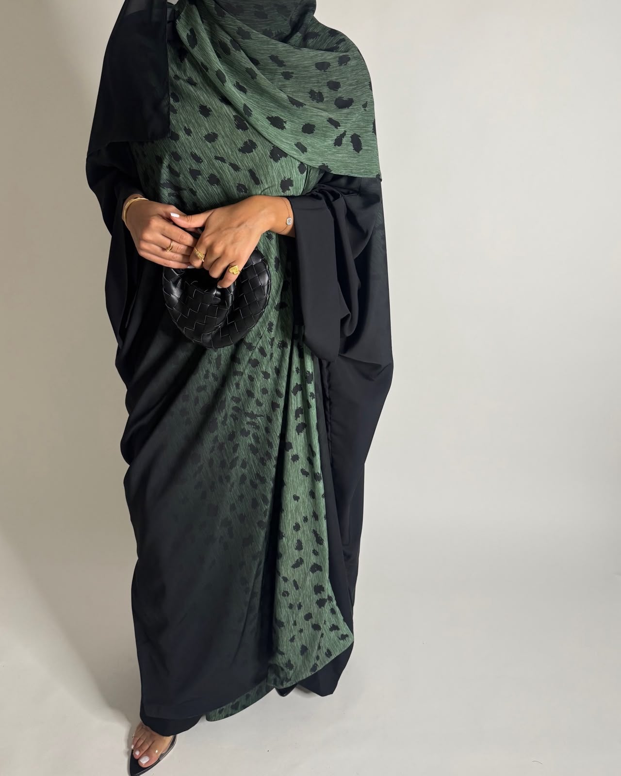 A672 - Green/ Black Ombre Deer Pattern Bisht Cut Abaya with Matching Ombre Head Scarf