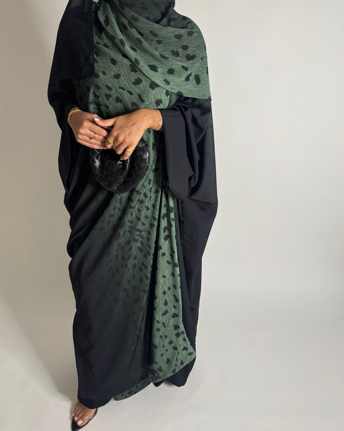 A672 - Green/ Black Ombre Deer Pattern Bisht Cut Abaya with Matching Ombre Head Scarf