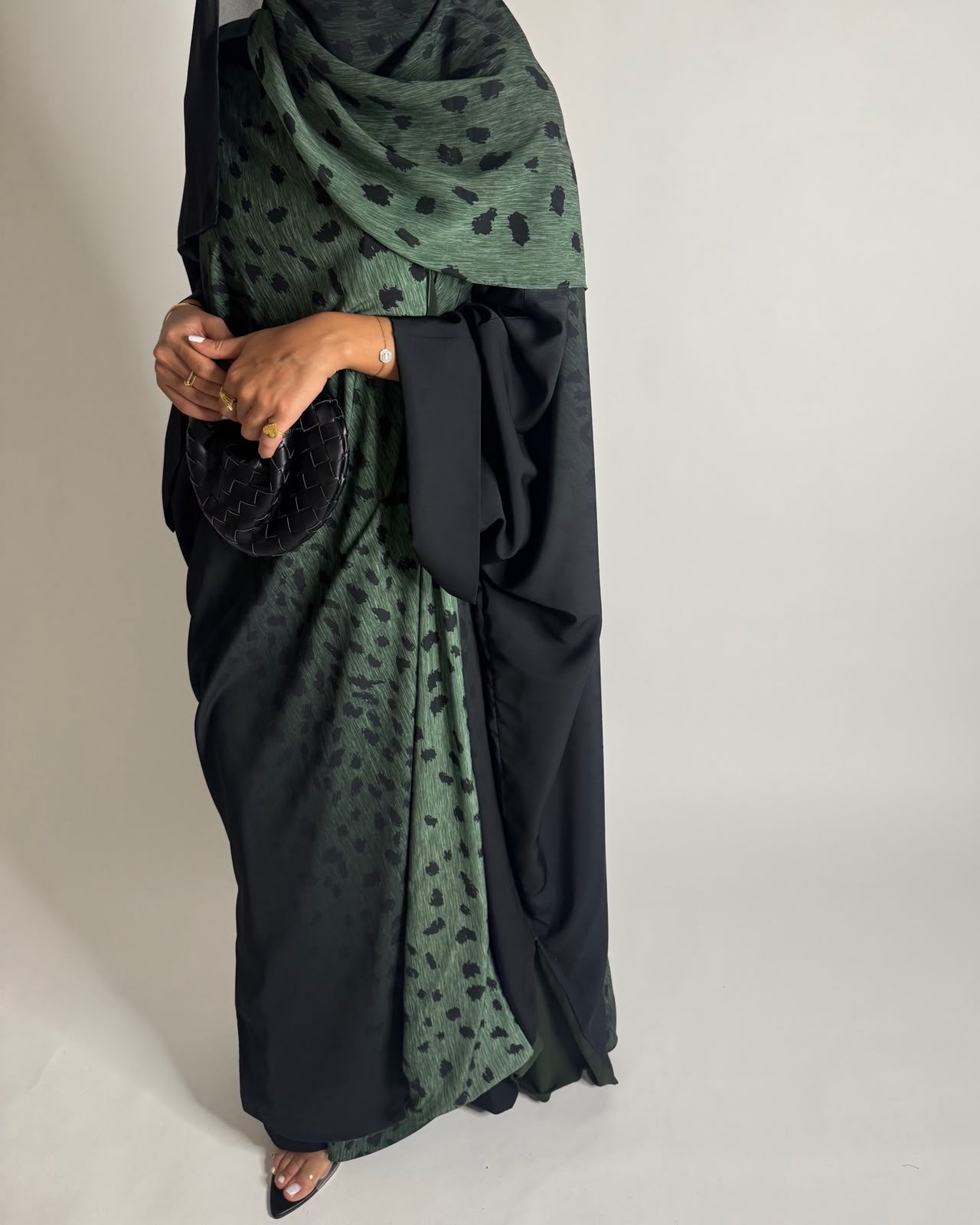 A672 - Green/ Black Ombre Deer Pattern Bisht Cut Abaya with Matching Ombre Head Scarf