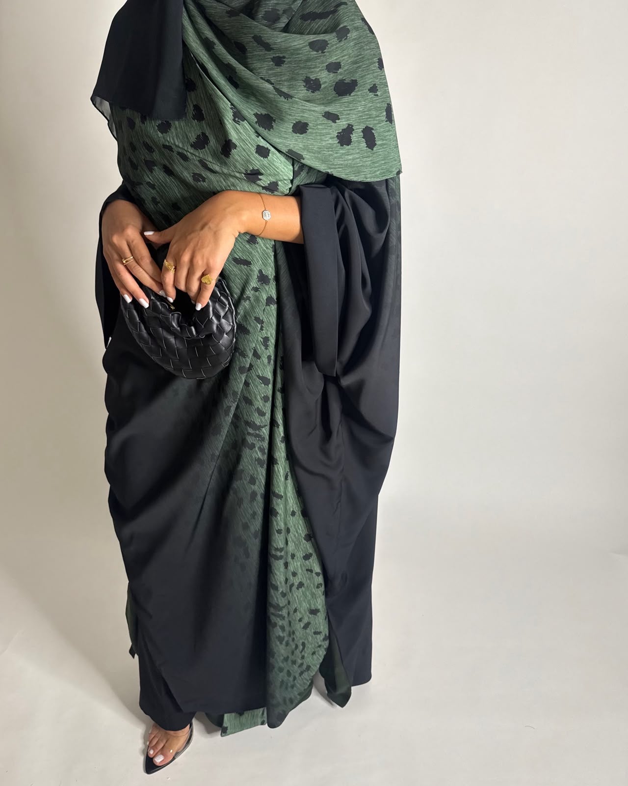 A672 - Green/ Black Ombre Deer Pattern Bisht Cut Abaya with Matching Ombre Head Scarf