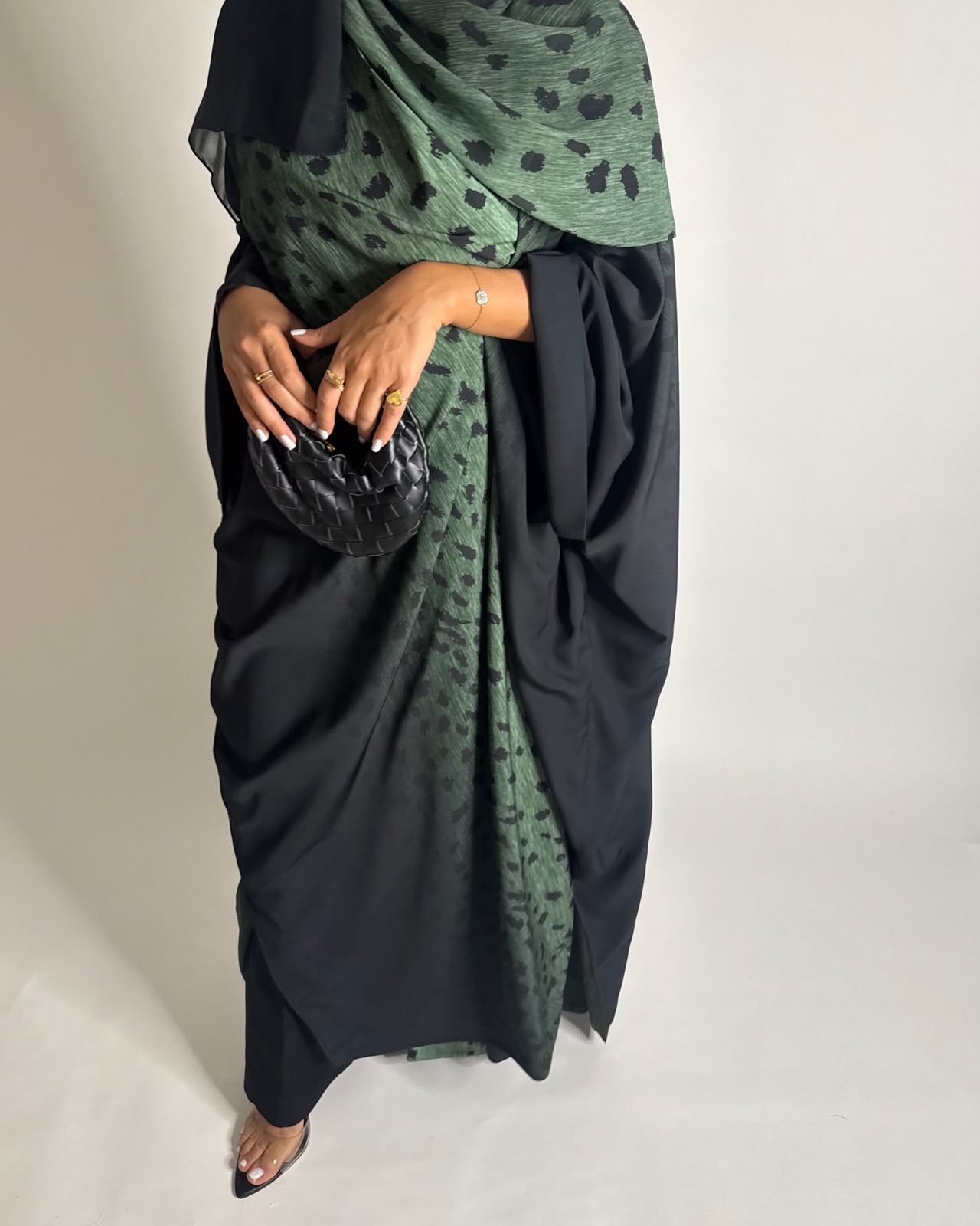 A672 - Green/ Black Ombre Deer Pattern Bisht Cut Abaya with Matching Ombre Head Scarf