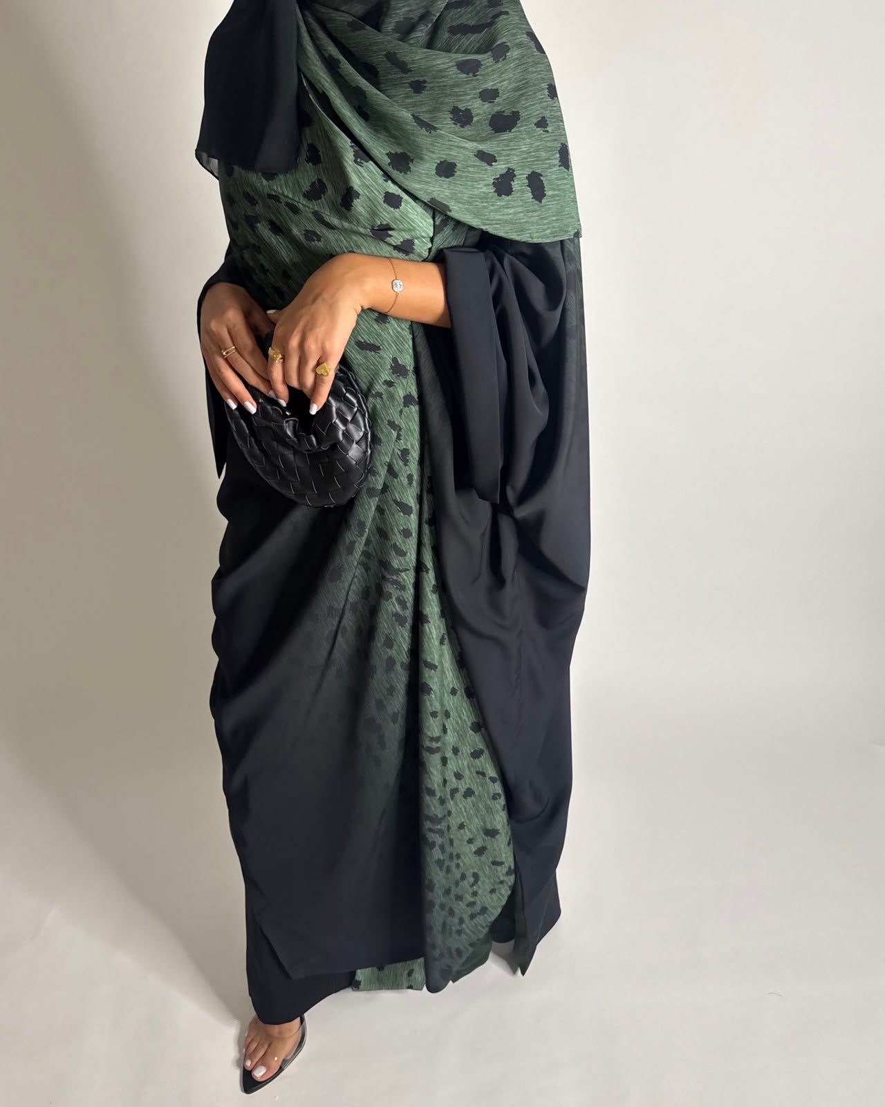 A672 - Green/ Black Ombre Deer Pattern Bisht Cut Abaya with Matching Ombre Head Scarf