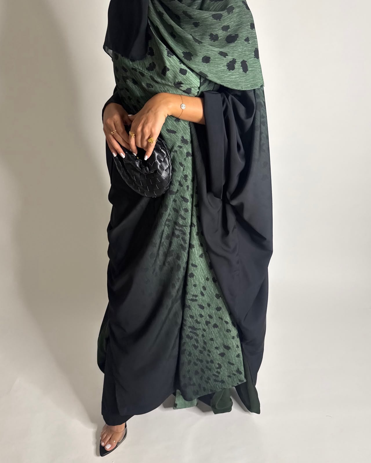 A672 - Green/ Black Ombre Deer Pattern Bisht Cut Abaya with Matching Ombre Head Scarf