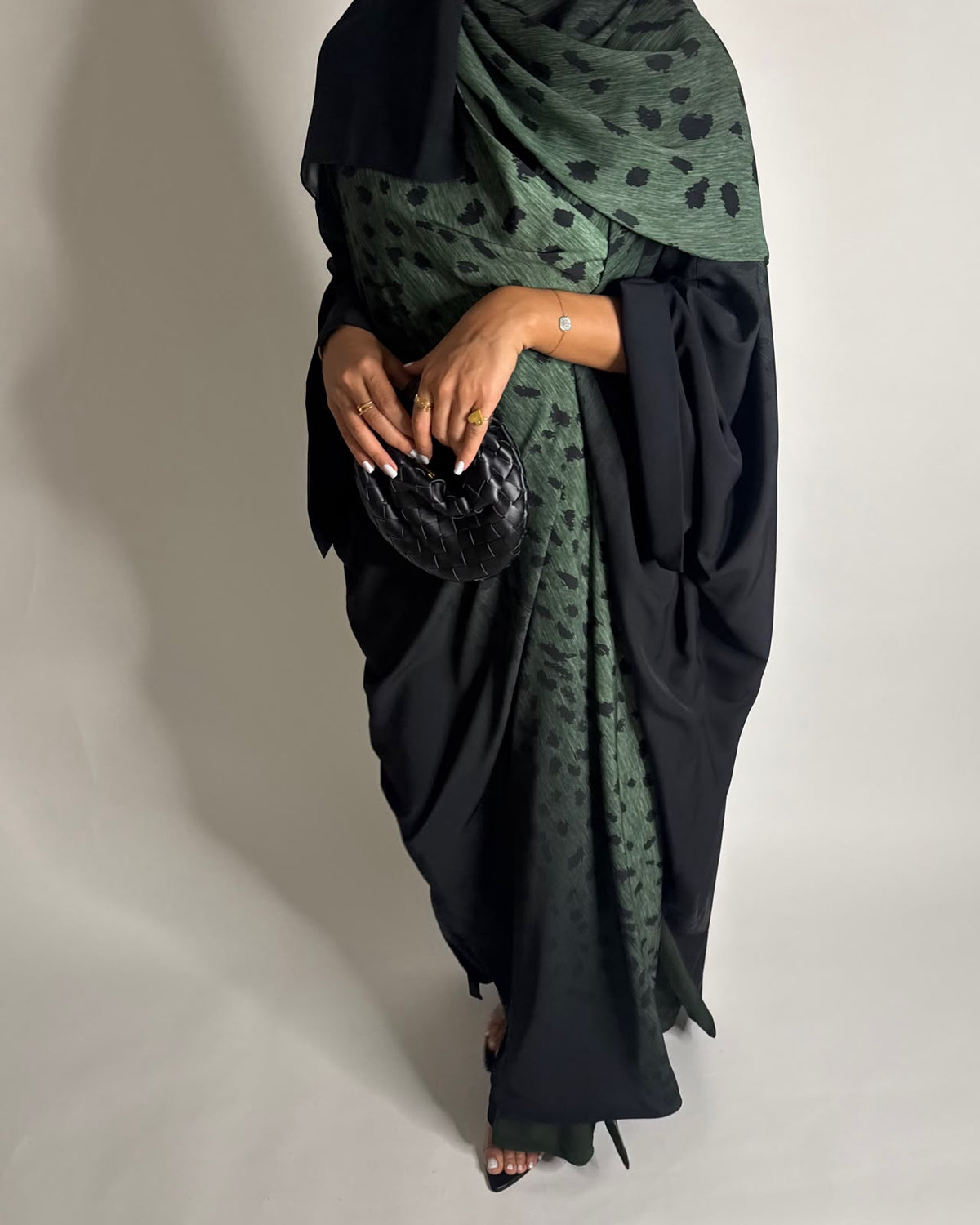 A672 - Green/ Black Ombre Deer Pattern Bisht Cut Abaya with Matching Ombre Head Scarf