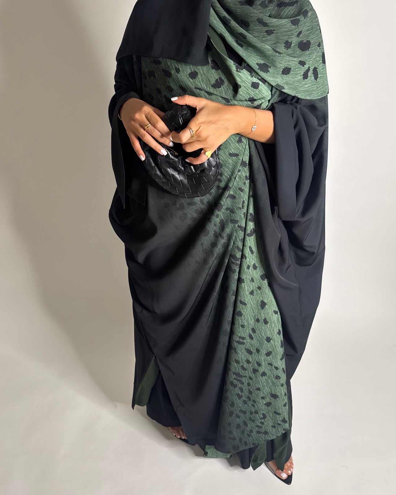 A672 - Green/ Black Ombre Deer Pattern Bisht Cut Abaya with Matching Ombre Head Scarf