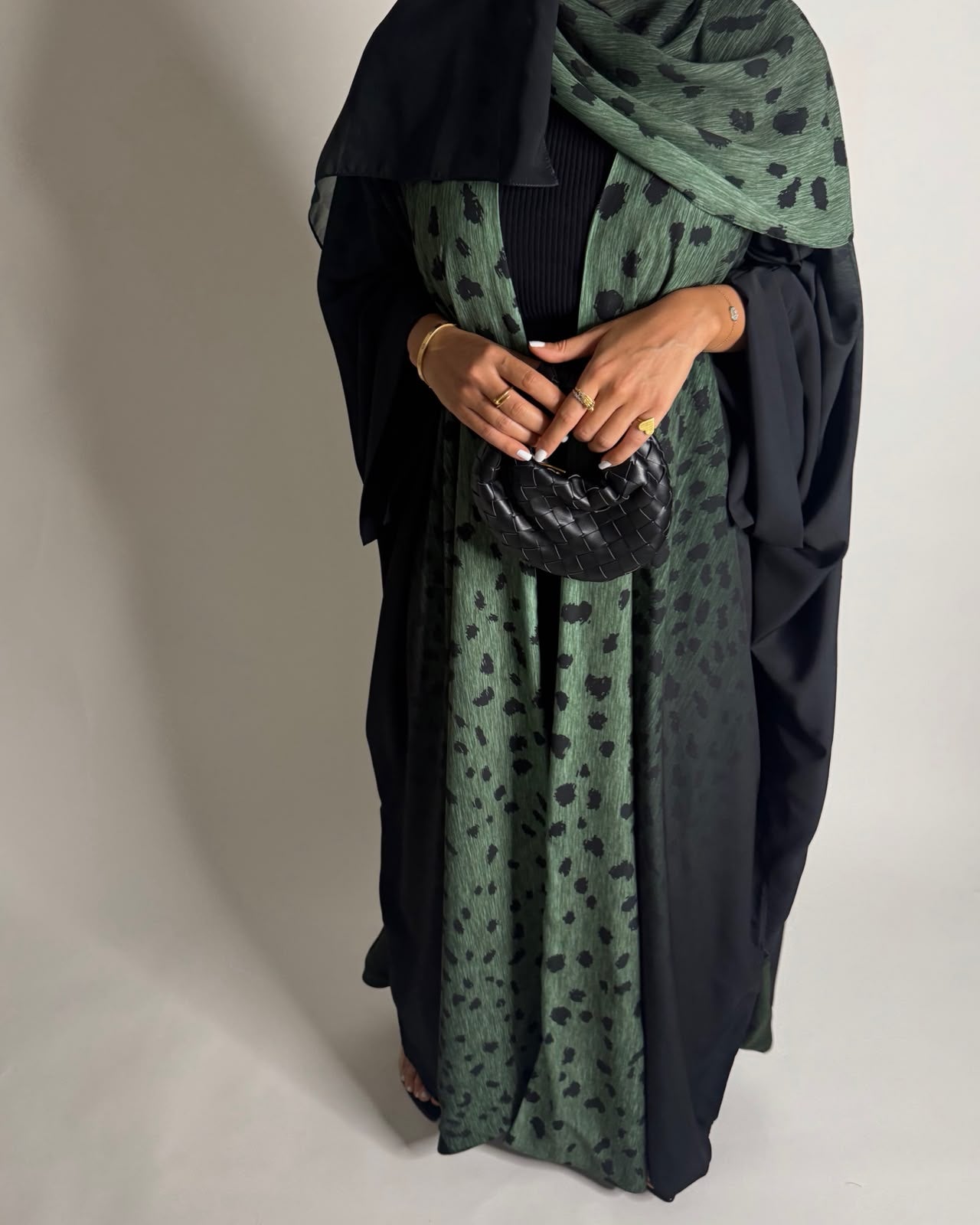 A672 - Green/ Black Ombre Deer Pattern Bisht Cut Abaya with Matching Ombre Head Scarf