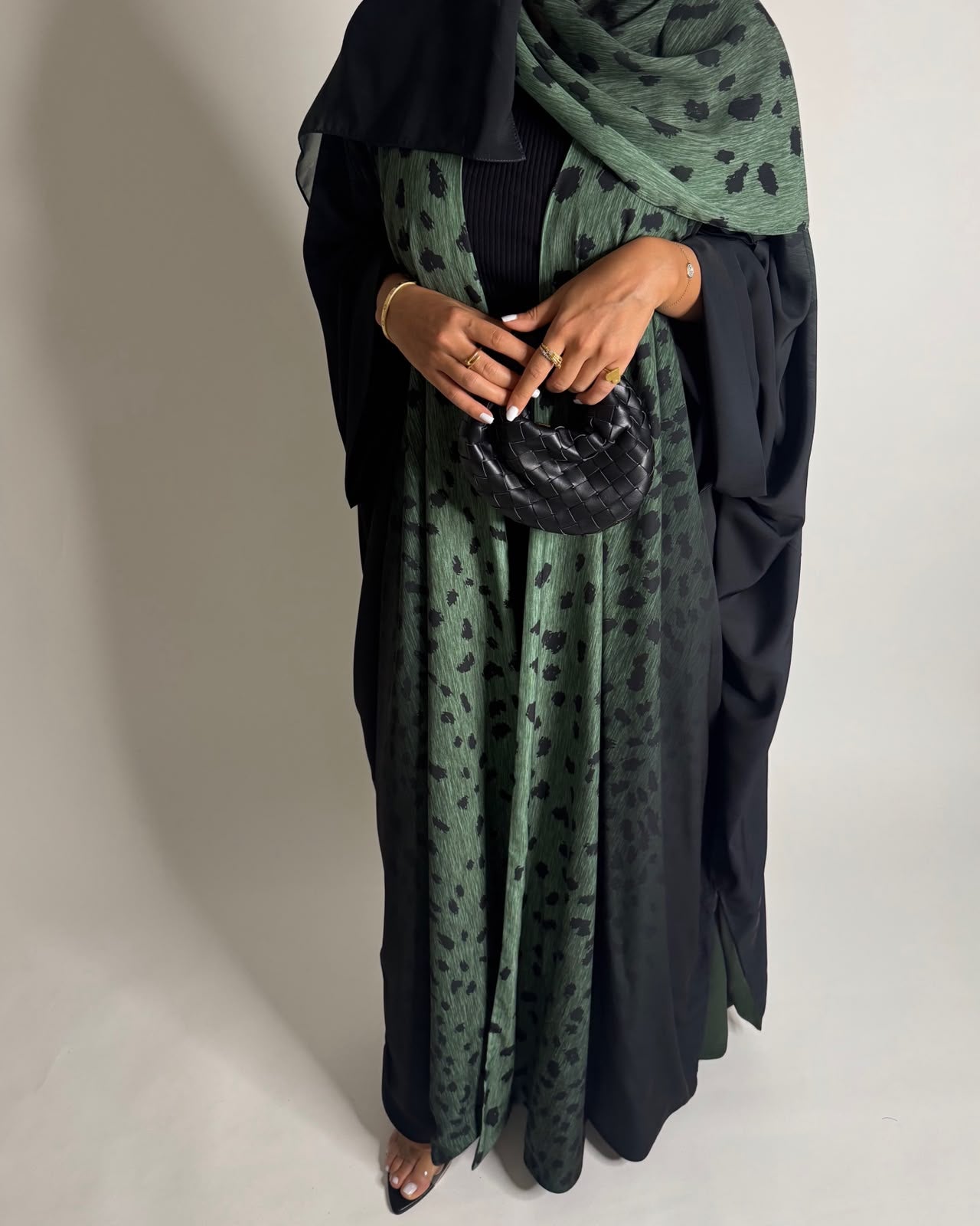 A672 - Green/ Black Ombre Deer Pattern Bisht Cut Abaya with Matching Ombre Head Scarf