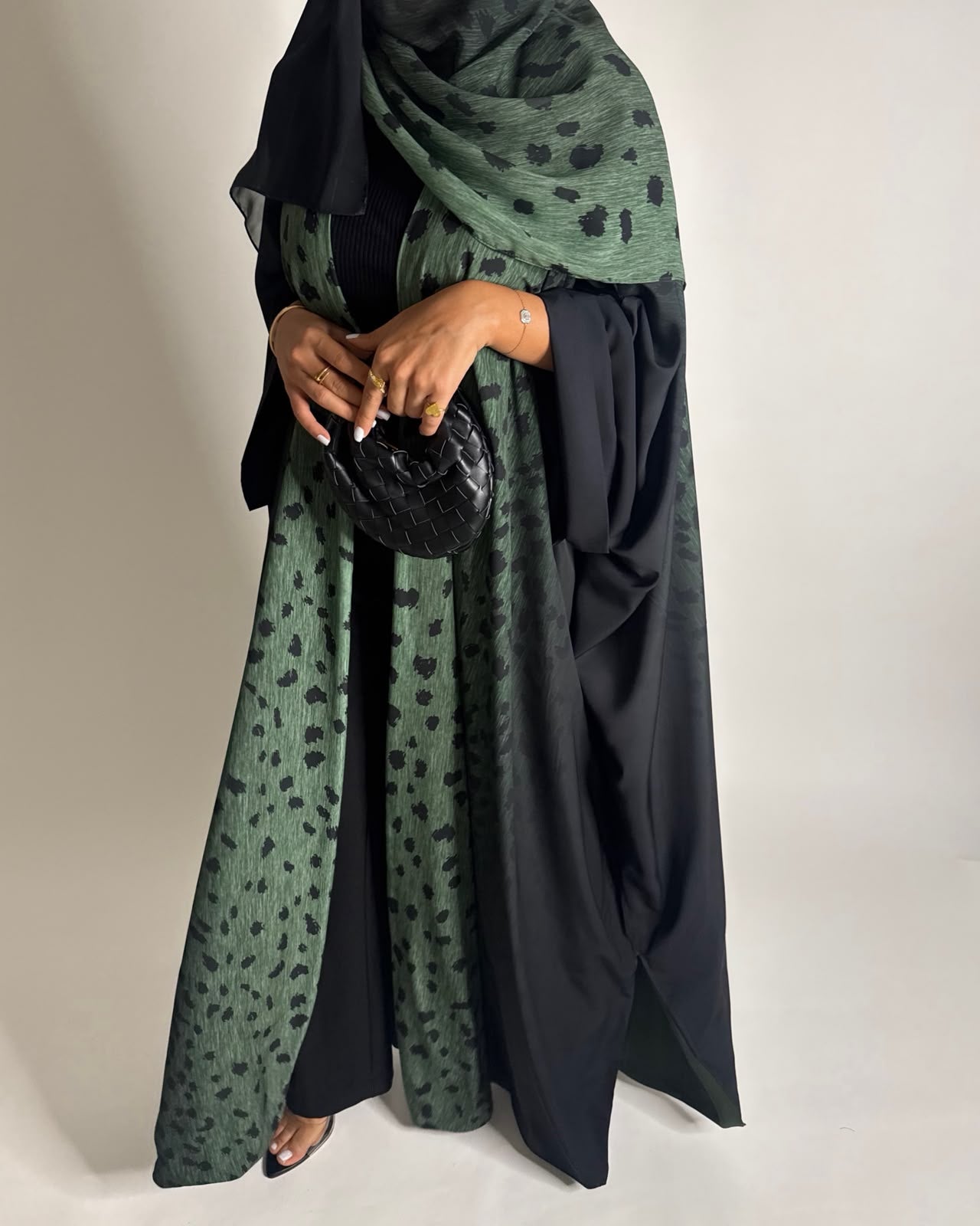 A672 - Green/ Black Ombre Deer Pattern Bisht Cut Abaya with Matching Ombre Head Scarf