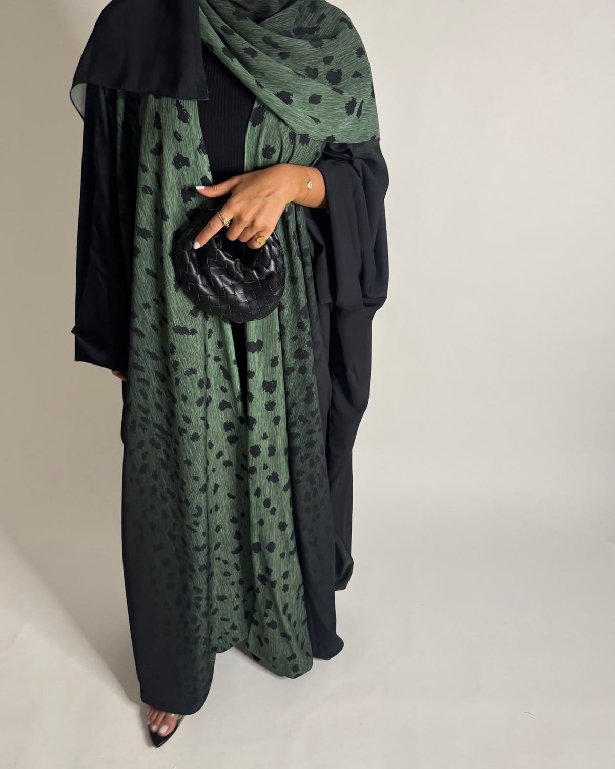 A672 - Green/ Black Ombre Deer Pattern Bisht Cut Abaya with Matching Ombre Head Scarf