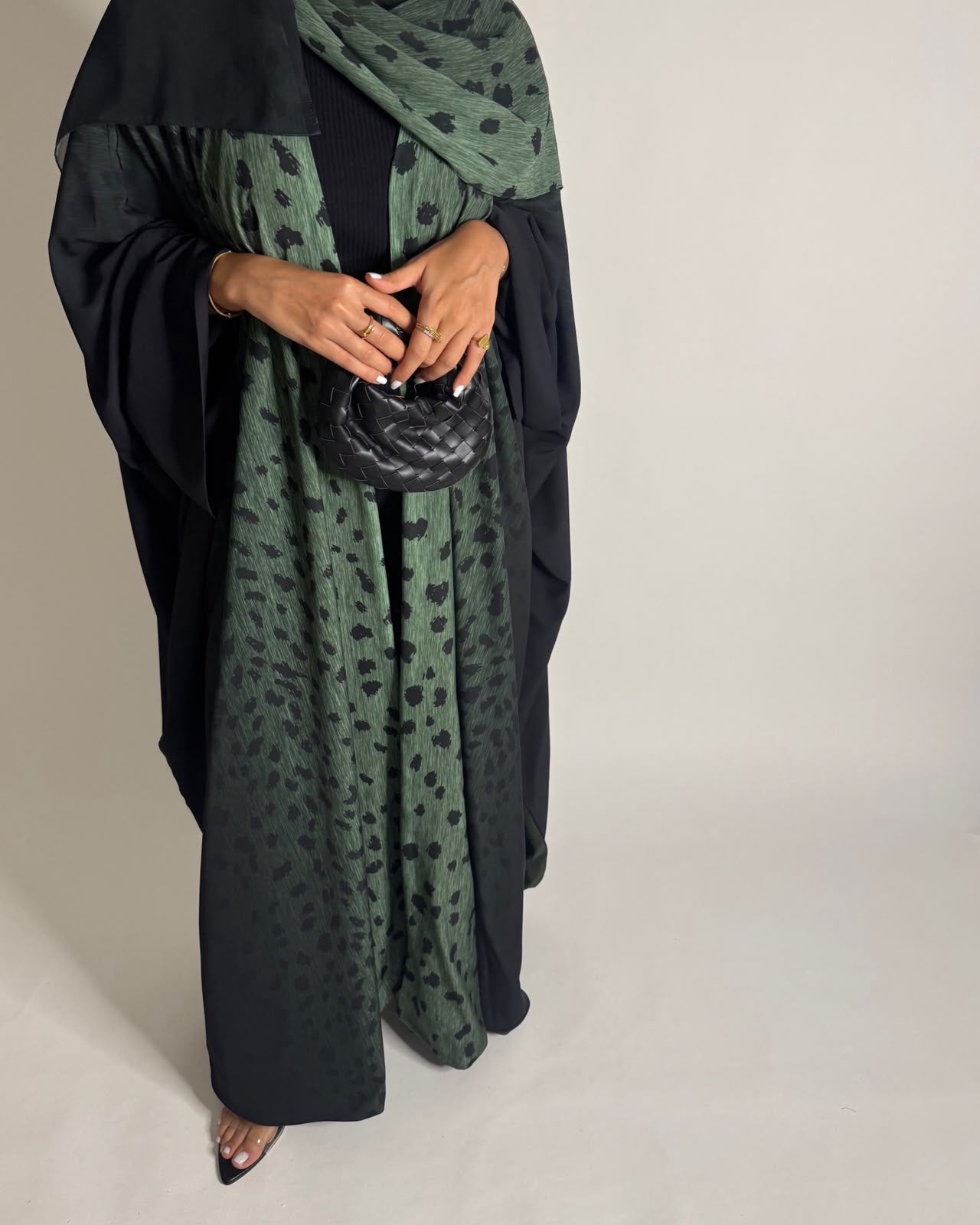 A672 - Green/ Black Ombre Deer Pattern Bisht Cut Abaya with Matching Ombre Head Scarf