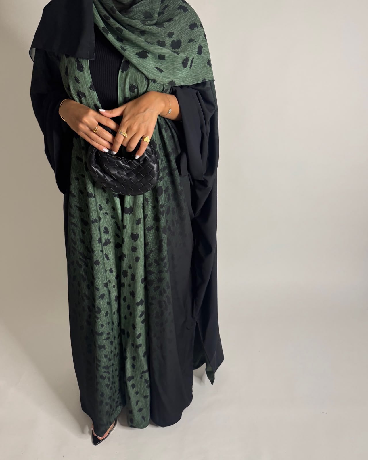 A672 - Green/ Black Ombre Deer Pattern Bisht Cut Abaya with Matching Ombre Head Scarf