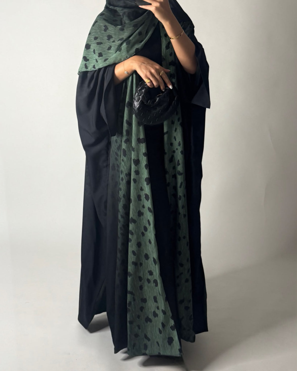 A672 - Green/ Black Ombre Deer Pattern Bisht Cut Abaya with Matching Ombre Head Scarf
