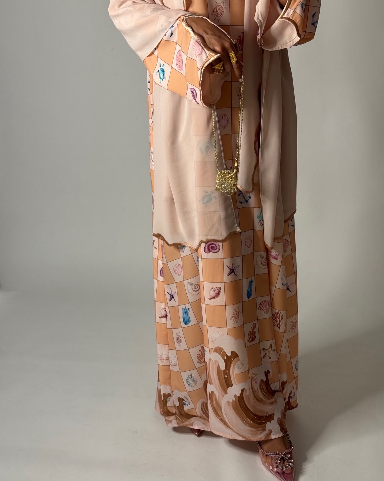 A677 - Peach & Beige Waves Checkered Jalabiya & Matching Head Scarf