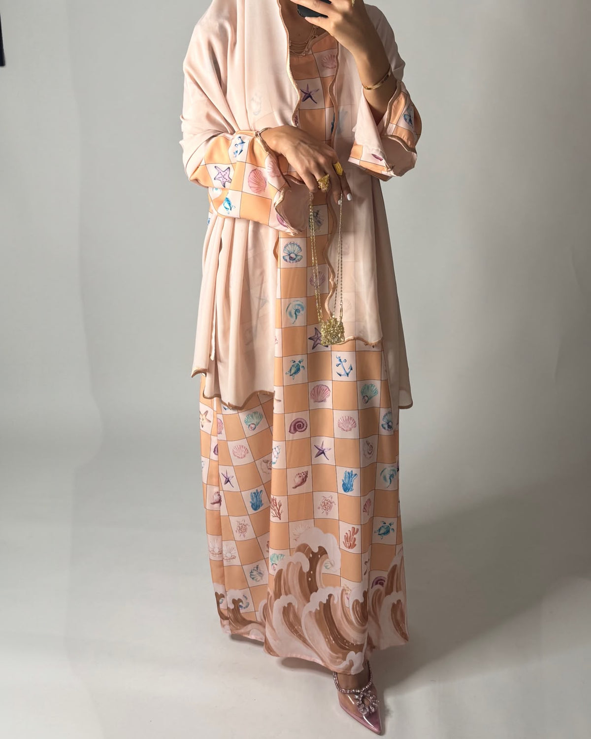 A677 - Peach & Beige Waves Checkered Jalabiya & Matching Head Scarf